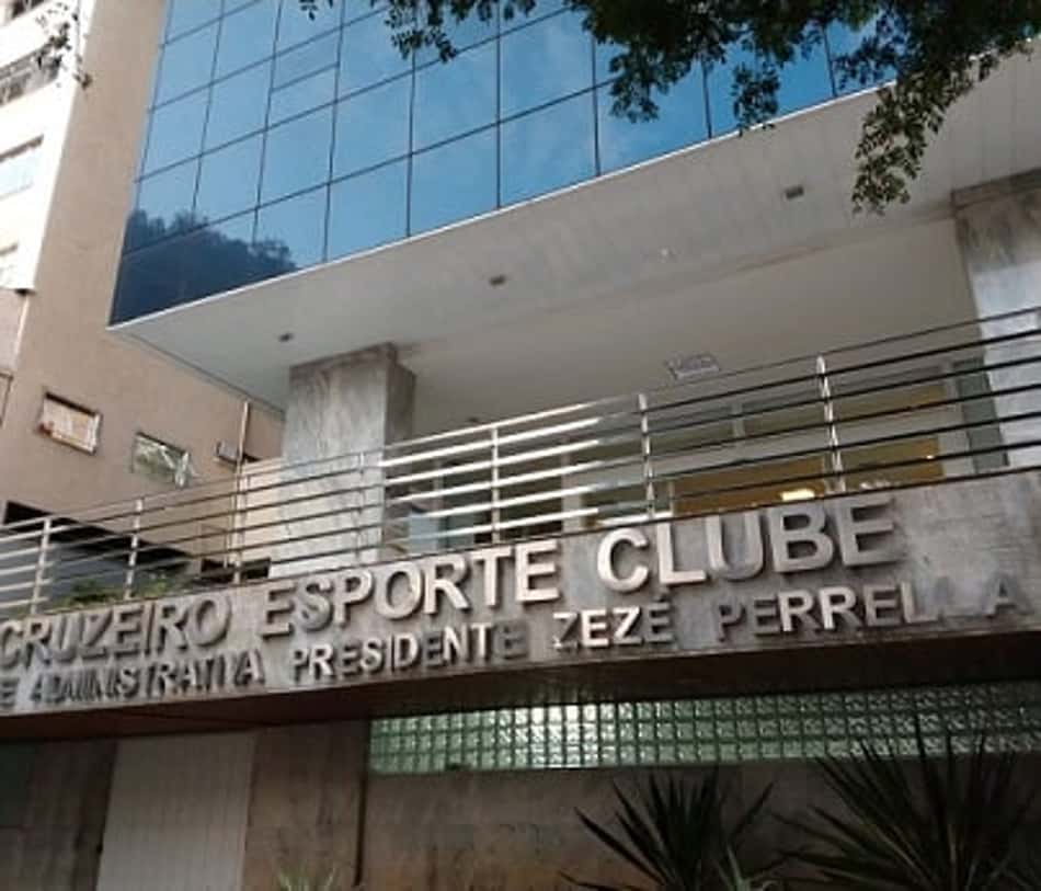 Cruzeiro coloca funcionários da sede em férias contra a Covid-19
