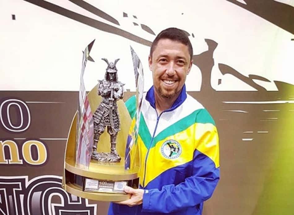 Multicampeão no Kickboxing, Léo Paixão exalta evolução do esporte e fala sobre trabalho realizado na FKBERJ