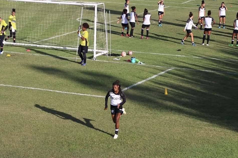 Profissional do Ceará detalha série de treinos para atletas do futebol feminino