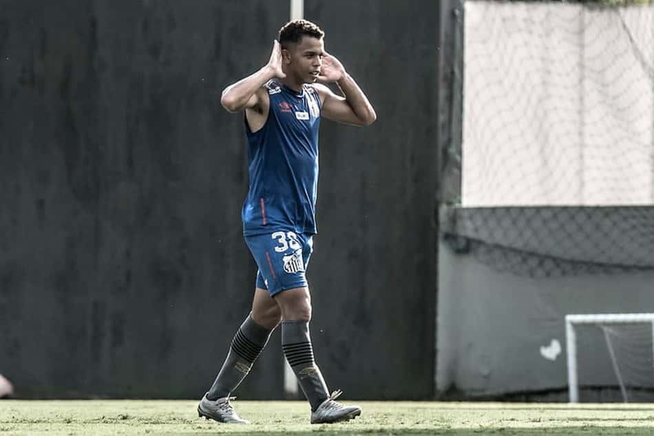 Sandry ganha elogios de Carille, que faz um alerta: 'Sem pressa'