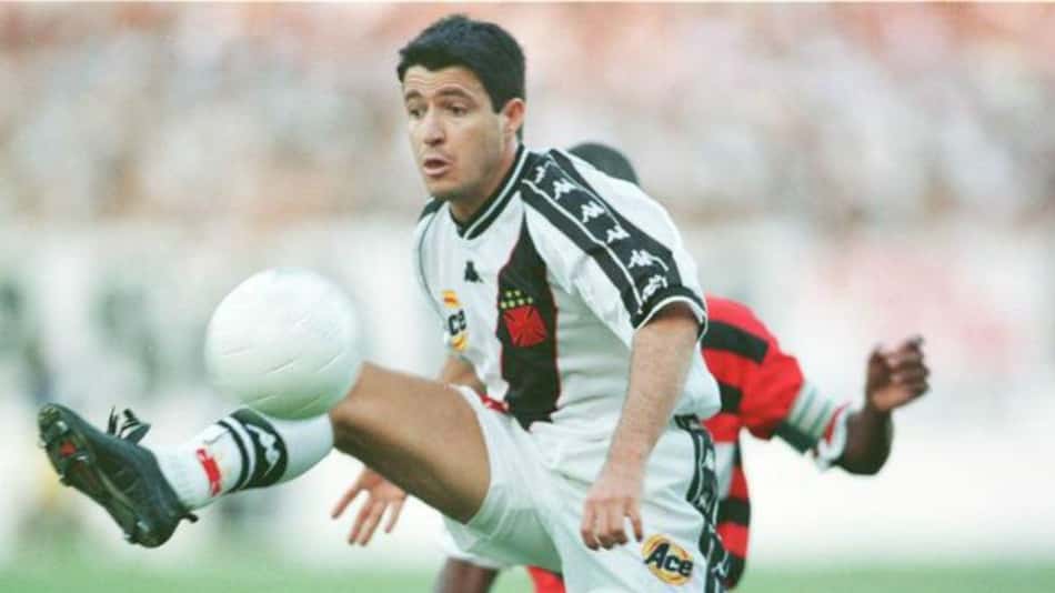 Com Edmundo, Romário e ele mesmo, Ramon escala o Vasco dos sonhos