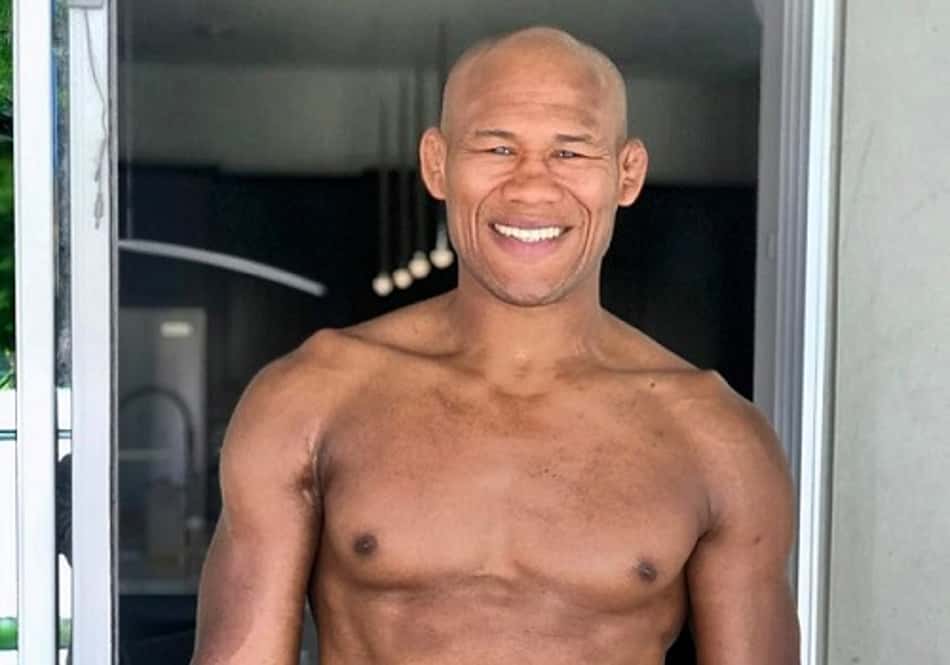 Ronaldo Jacaré é o visto como favorito para o confronto do UFC 249 com Uraih Hall (Foto: Reprodução/Instagram)
