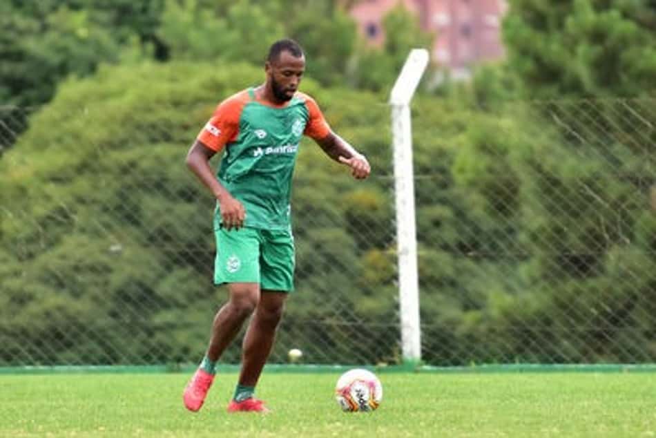Zagueiro do Juventude fala sobre paralisação do Gauchão e mudança de rotina nos treinamentos