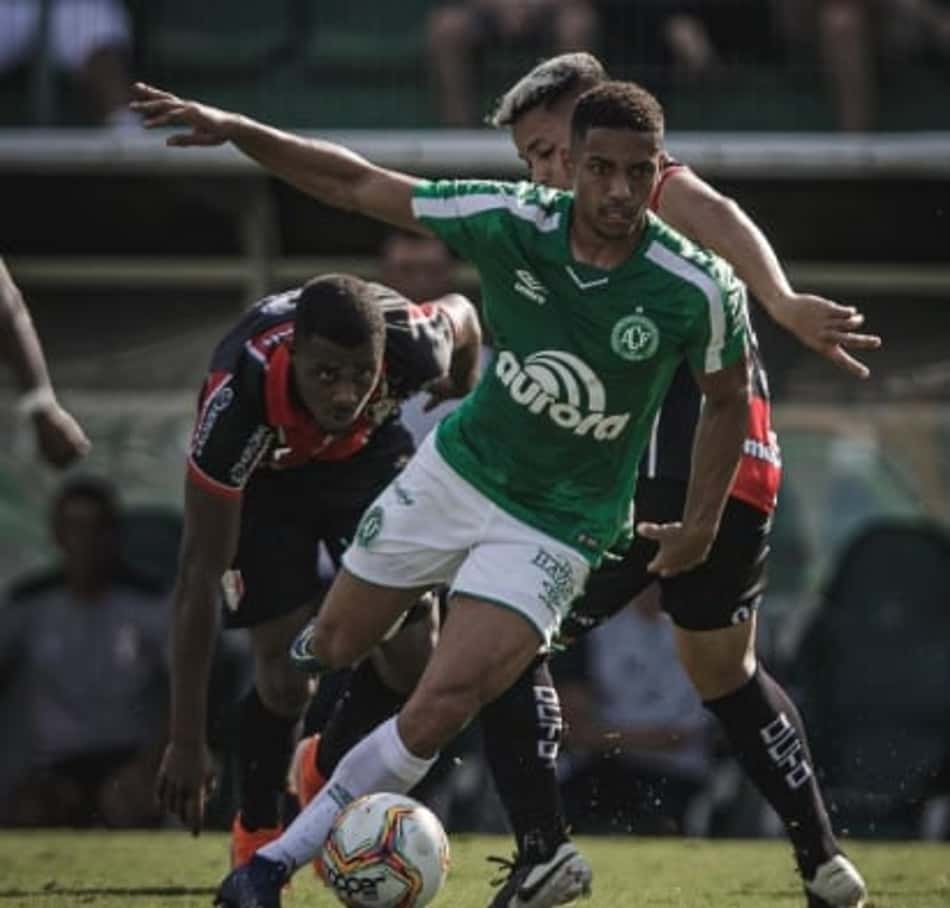 Guedes vibra com início promissor na carreira profissional