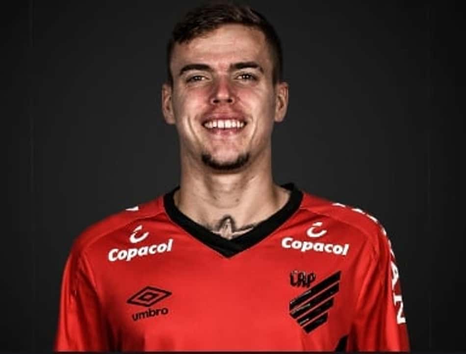 Chapecoense prepara o anuncio do meio-campo Denner