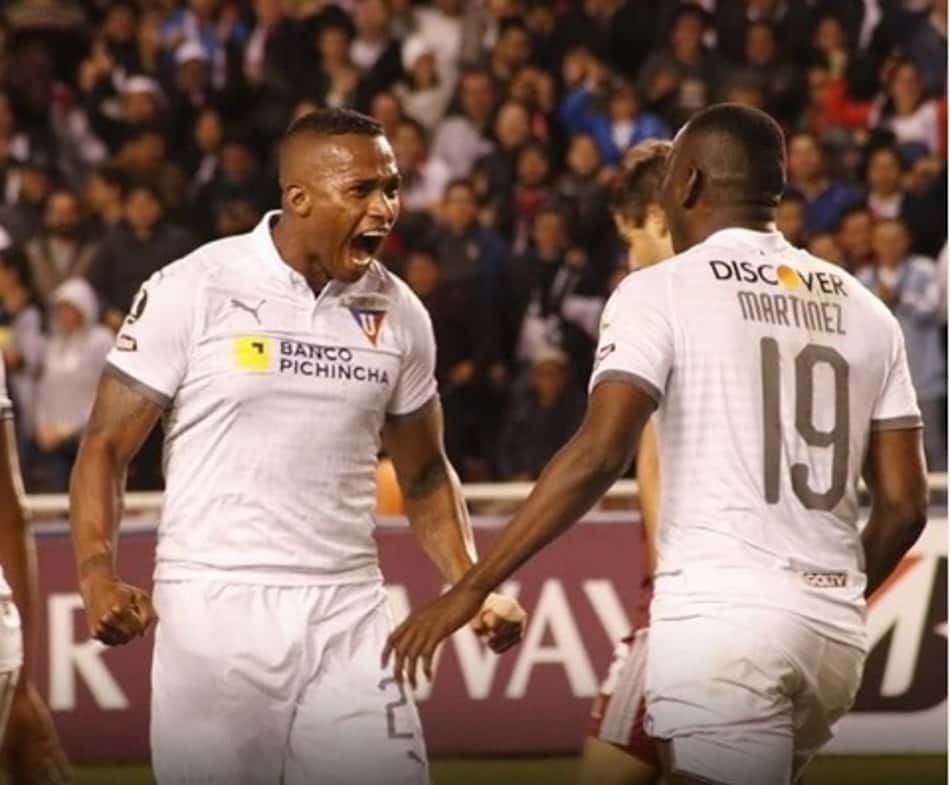 Antonio Valencia é disputado por rivais sul-americanos