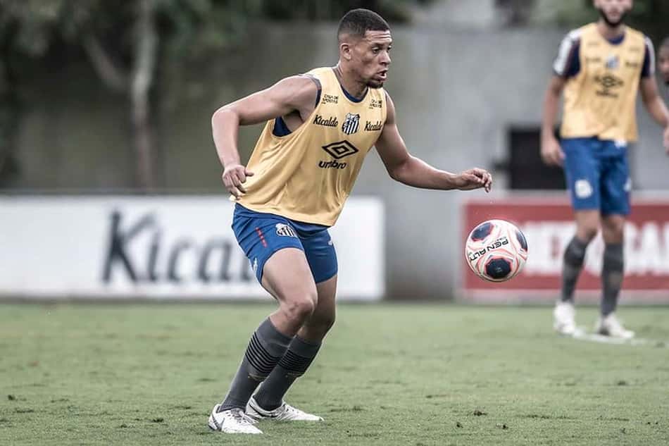 Covid e lesão atrasam volta do zagueiro Alex ao Santos