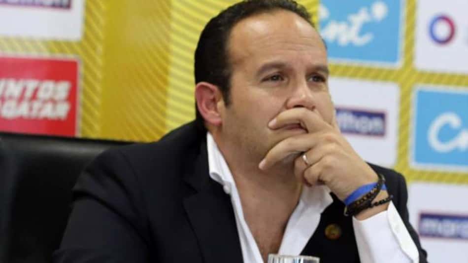 Presidente da Federação Equatoriana vibra após decisão da FIFA