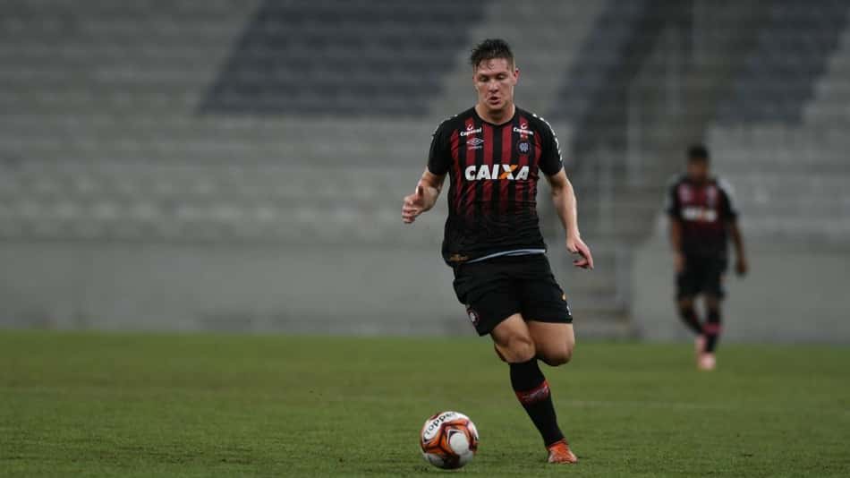 Sananduva revela segredo de Tiago Nunes: 'Profissional ao extremo'