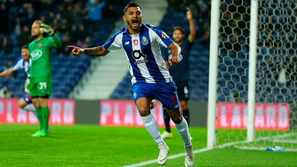 Ex-clube de Jesús Corona pode melar acordo entre Porto e Sevilla