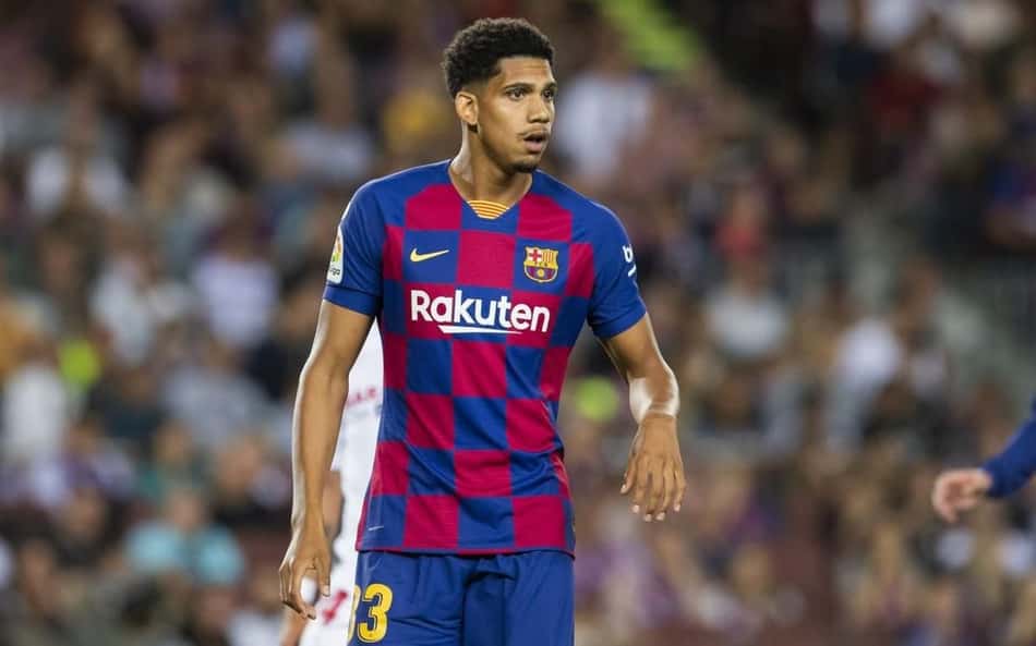 Jogador uruguaio afirma receber dicas de Lionel Messi