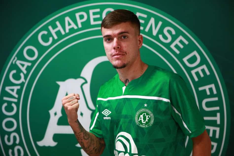 Denner cita influência familiar e clima da Chapecoense em rápida adaptação