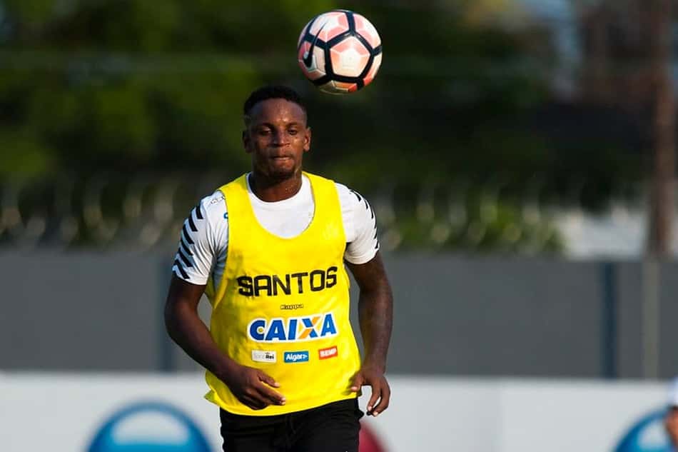 Edu Dracena reintegra Cléber Reis aos treinos do Santos