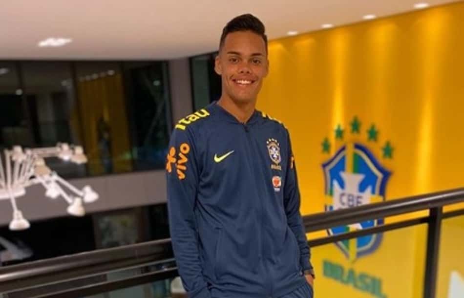 Goleiro da Seleção sub-15 e outros dois jovens do Sport acertam com o Flamengo
