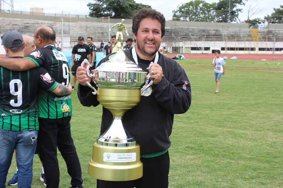 Treinador da Lusa, Marchiori é eleito o melhor da história do Maringá