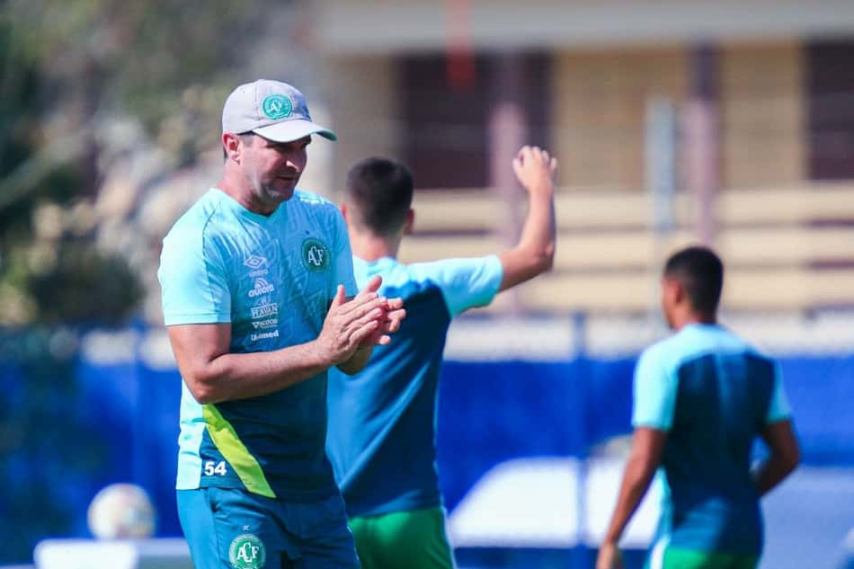 Preparador físico da Chapecoense detalha volta aos trabalhos do clube