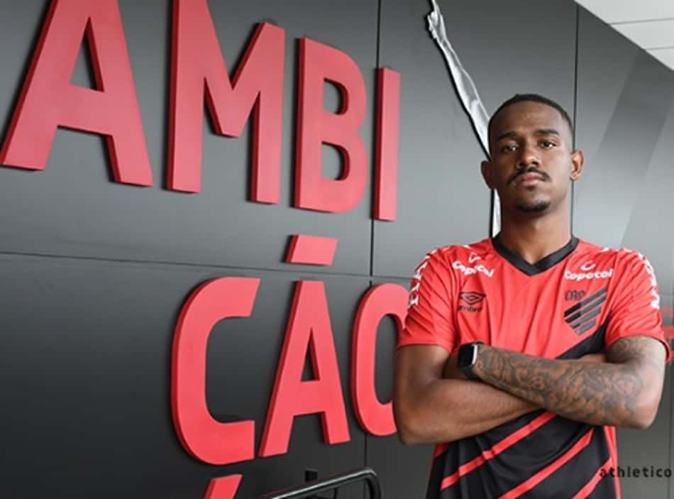 Motivado pela concorrência, Edu chega com ambição ao Athletico