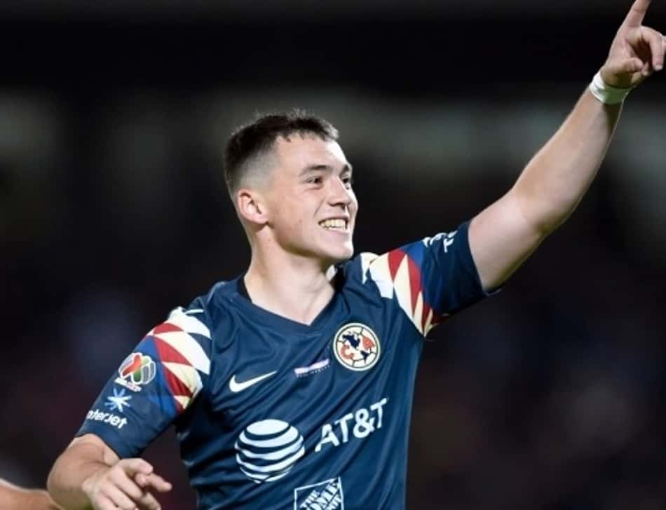 América oficializa a contratação de artilheiro sul-americano