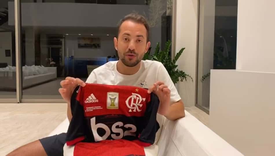 Jogadores de Flamengo e São Paulo ajudam leilão de festival de música