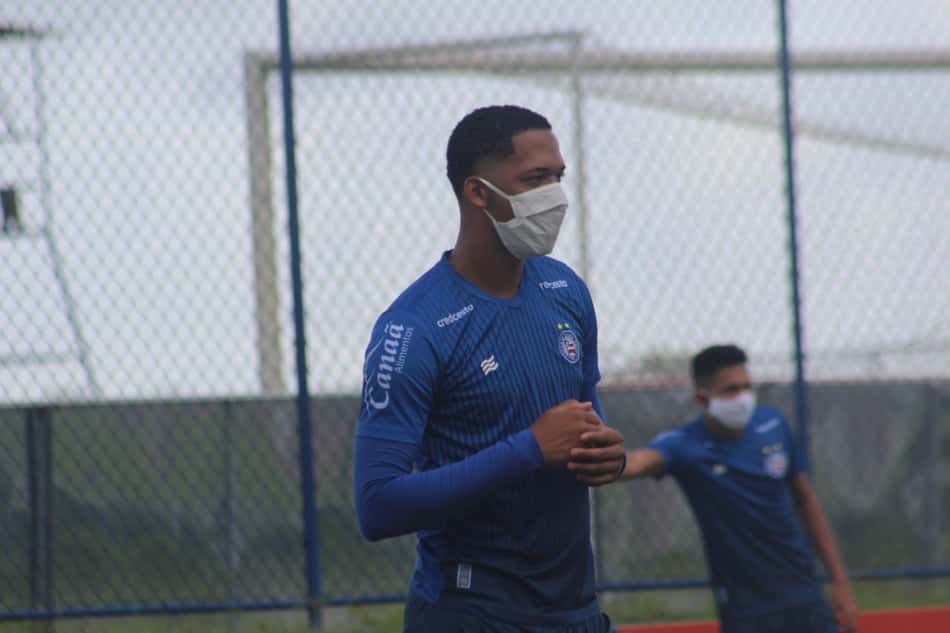 Promovido ao elenco principal, Caíque Jesus comemora retorno dos treinos do Bahia