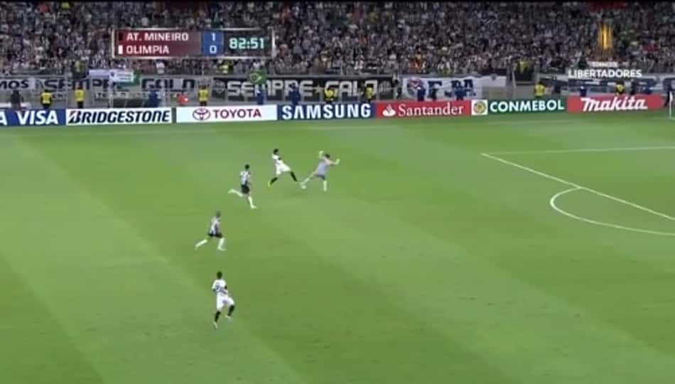 Conmebol relembra escorregão que marcou a final da Liberta 2013; Veja