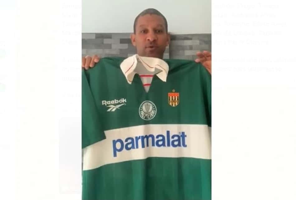 Djalminha doa camisa que usou pelo Palmeiras de 1996 em leilão da FPF