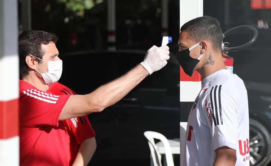 Especialista vê 'difícil' a prova do Covid-19 como doença ocupacional para jogadores de futebol