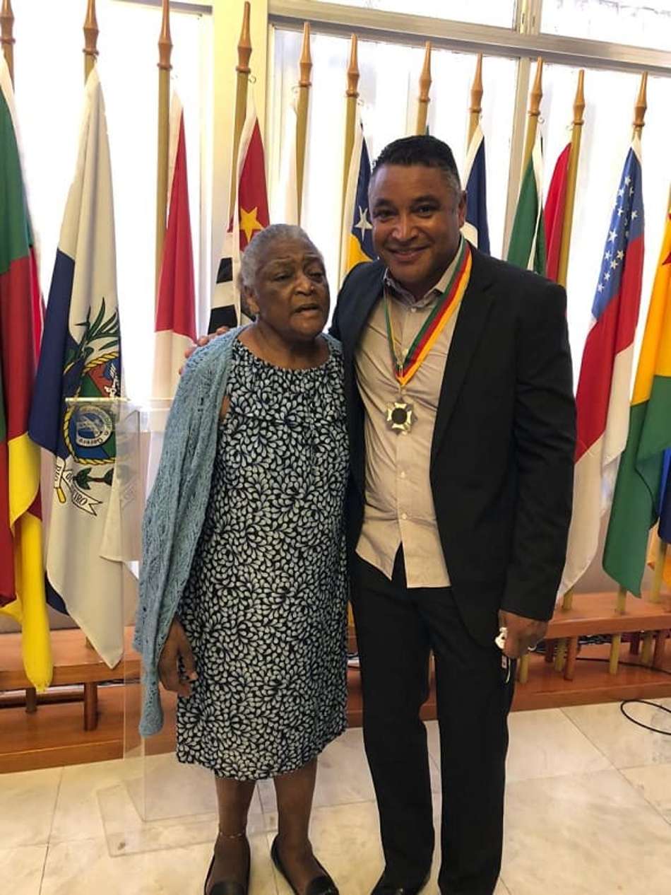 Roger Machado agradece mensagens de força após falecimento da mãe