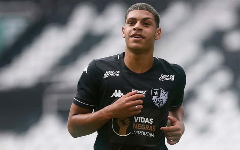 Botafogo dá 'chapéu' no Flamengo e fecha com Luís Henrique, do Olympique