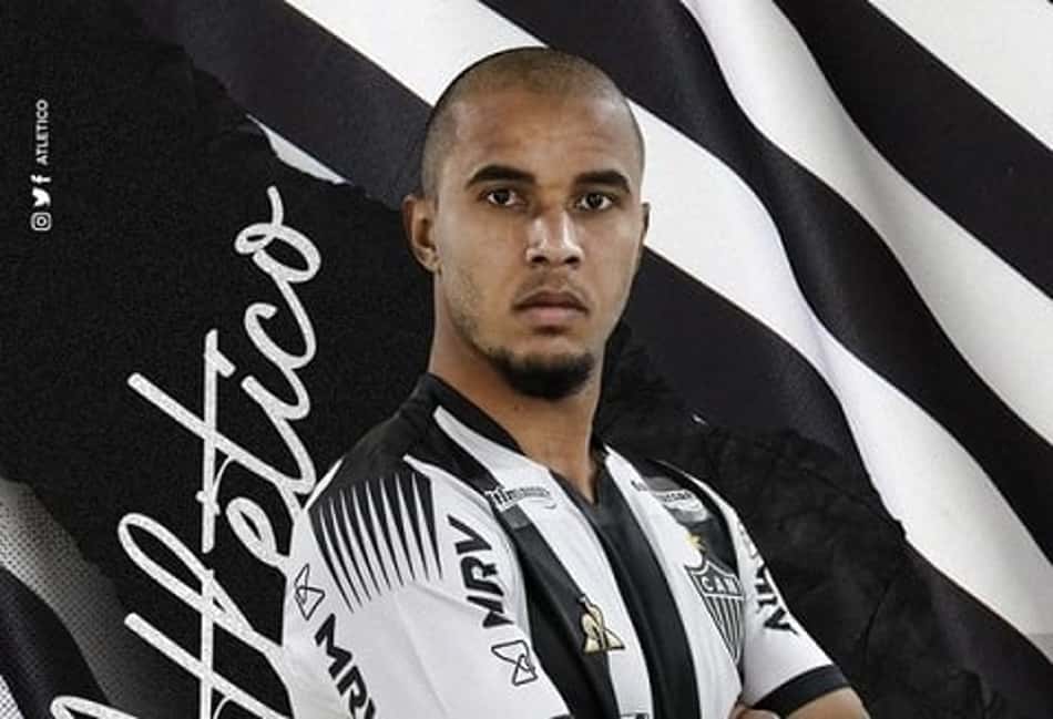 Atlético-MG confirma a contratação do zagueiro Bueno