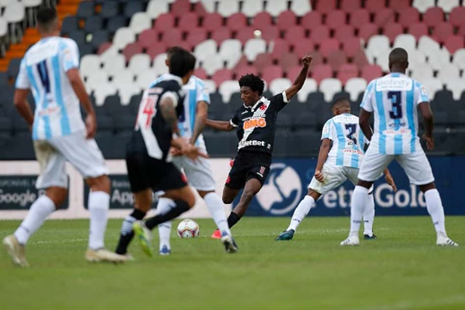 Um olho lá, mas foco cá: Em meio a contas, Vasco se concentra no jogo contra o Madureira