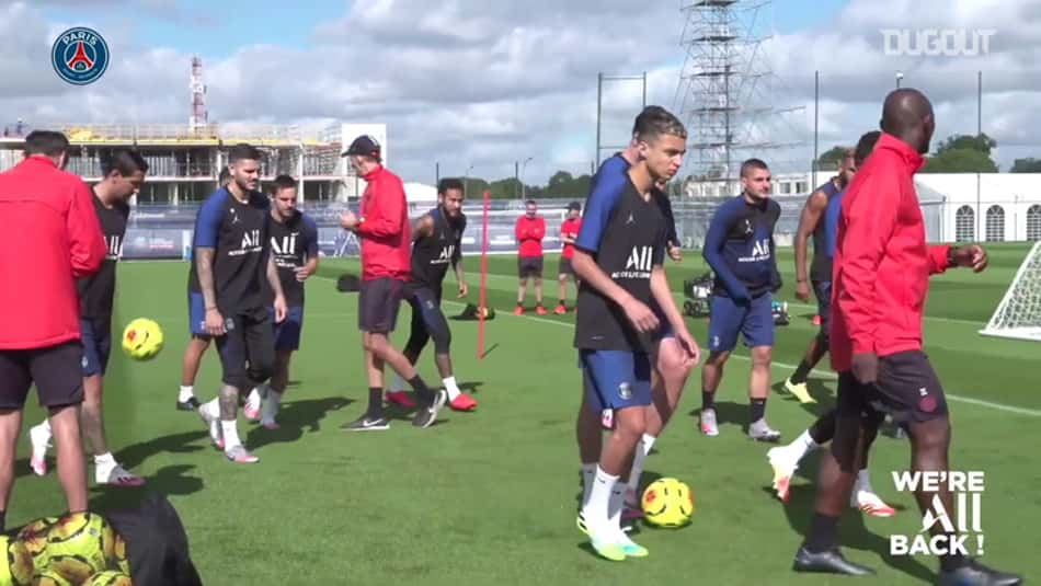 VÍDEO: Com Neymar e Mbappé, PSG realiza treinos com bola