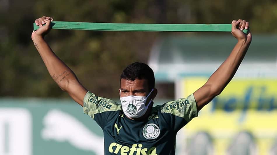 Palmeiras repete testes para COVID-19 e faz treinos com bola e na areia