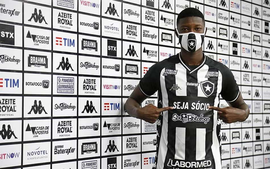 Matheus Babi garante dedicação: 'Minha família toda é Botafogo'