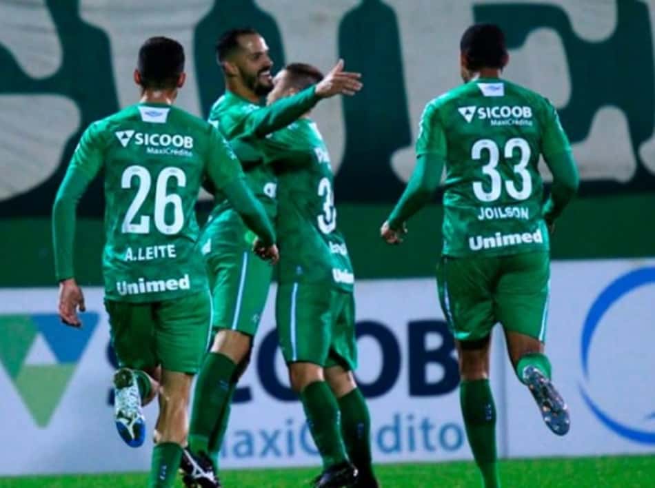 Umberto Louzer promete não 'administrar' a vantagem da Chape