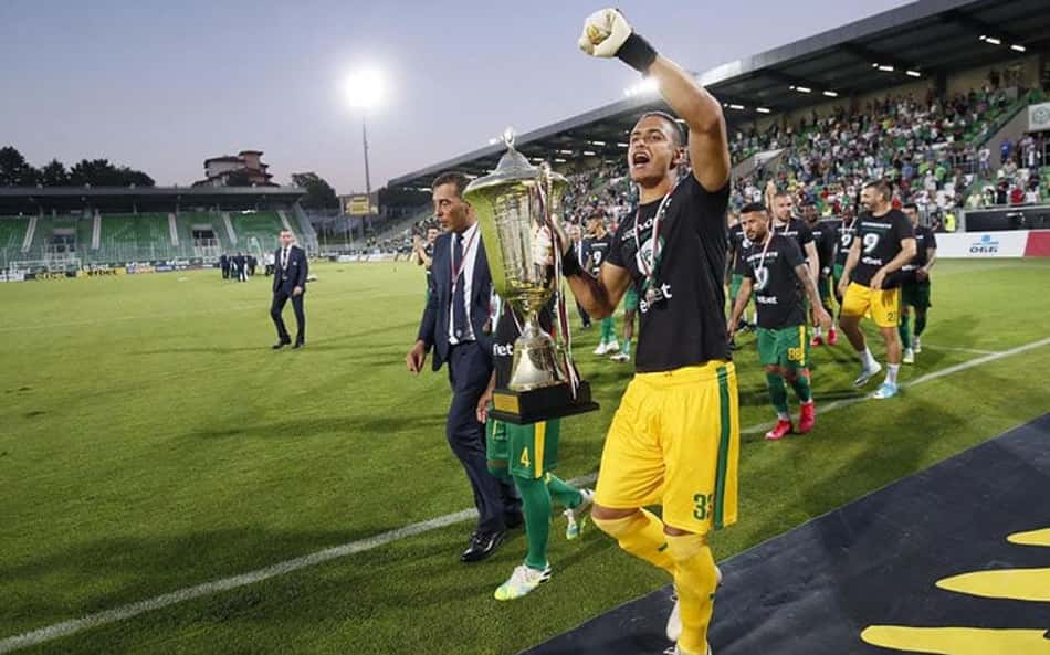 Goleiro Renan comemora vitória do Ludogorets em retorno do futebol na Bulgária: 'Estava com saudades'
