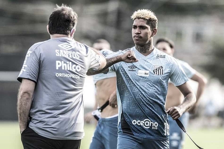Raniel volta a treinar com elenco do Santos após cirurgias