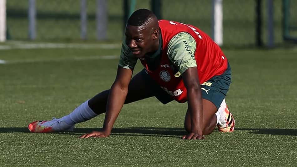 Patrick de Paula não viaja ao Paraguai e Palmeiras se preocupa para volta ainda melhor