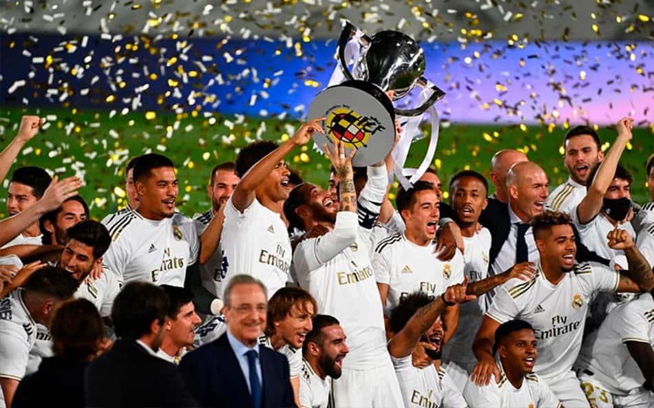 VÍDEO: Jogadores do Real Madrid comemoram título espanhol