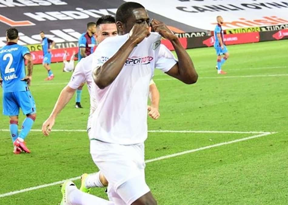 "Xará" de craque garante equipe na elite do Campeonato Turco nos acréscimos