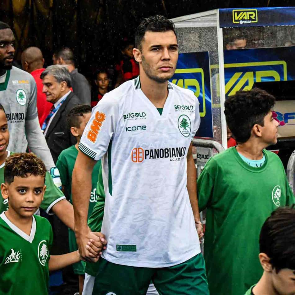 Melhor lateral-esquerdo do Carioca, Jean comenta 'confusão' na escalação da seleção da FERJ: 'Foi curioso'