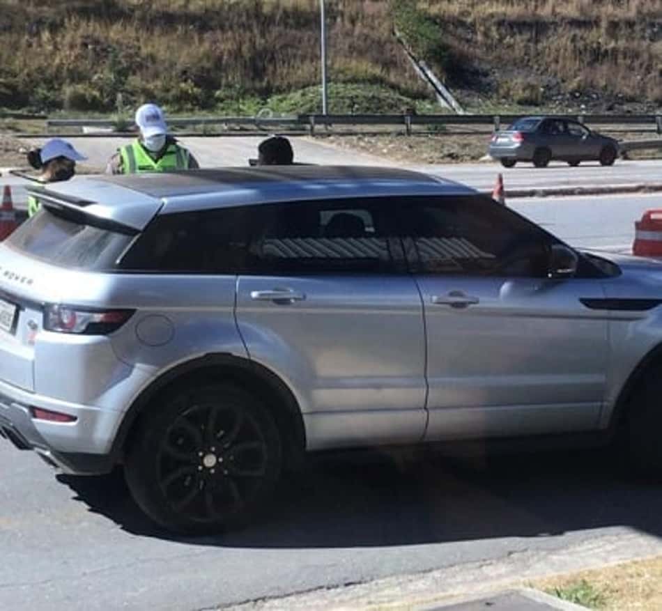 Cazares é parado em blitz e tem a carteira de motorista apreendida pela Polícia Militar por excesso de pontos