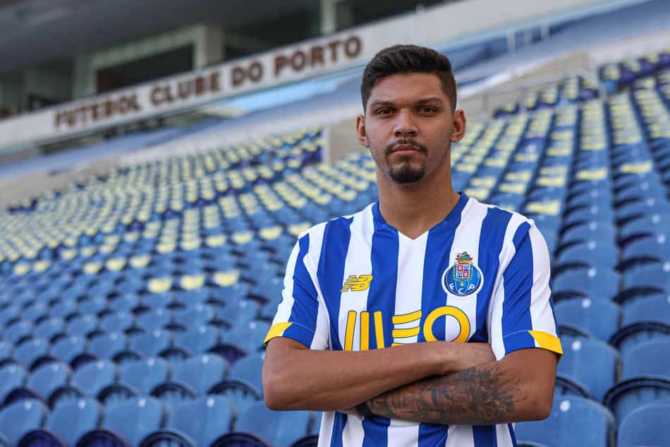 Porto anuncia Igor Cássio, ex-Botafogo, para o time B; Lateral ex-Atlético-MG também será reforço