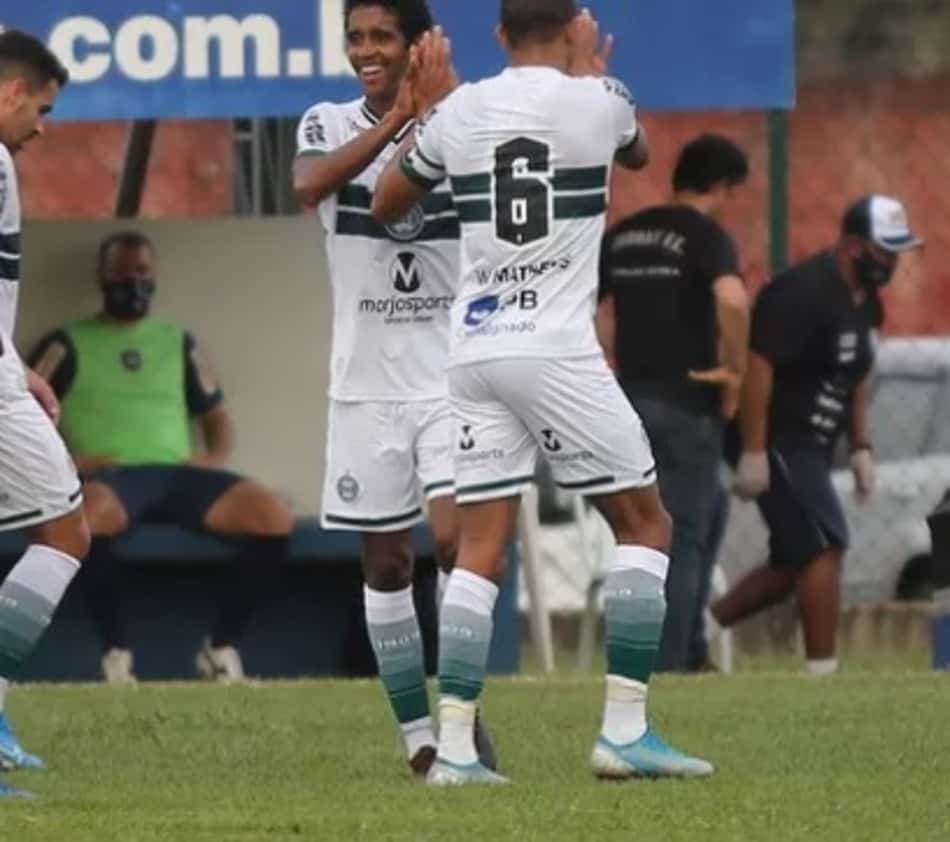 Coritiba bate o Cianorte e abre vantagem na semi do Paranaense
