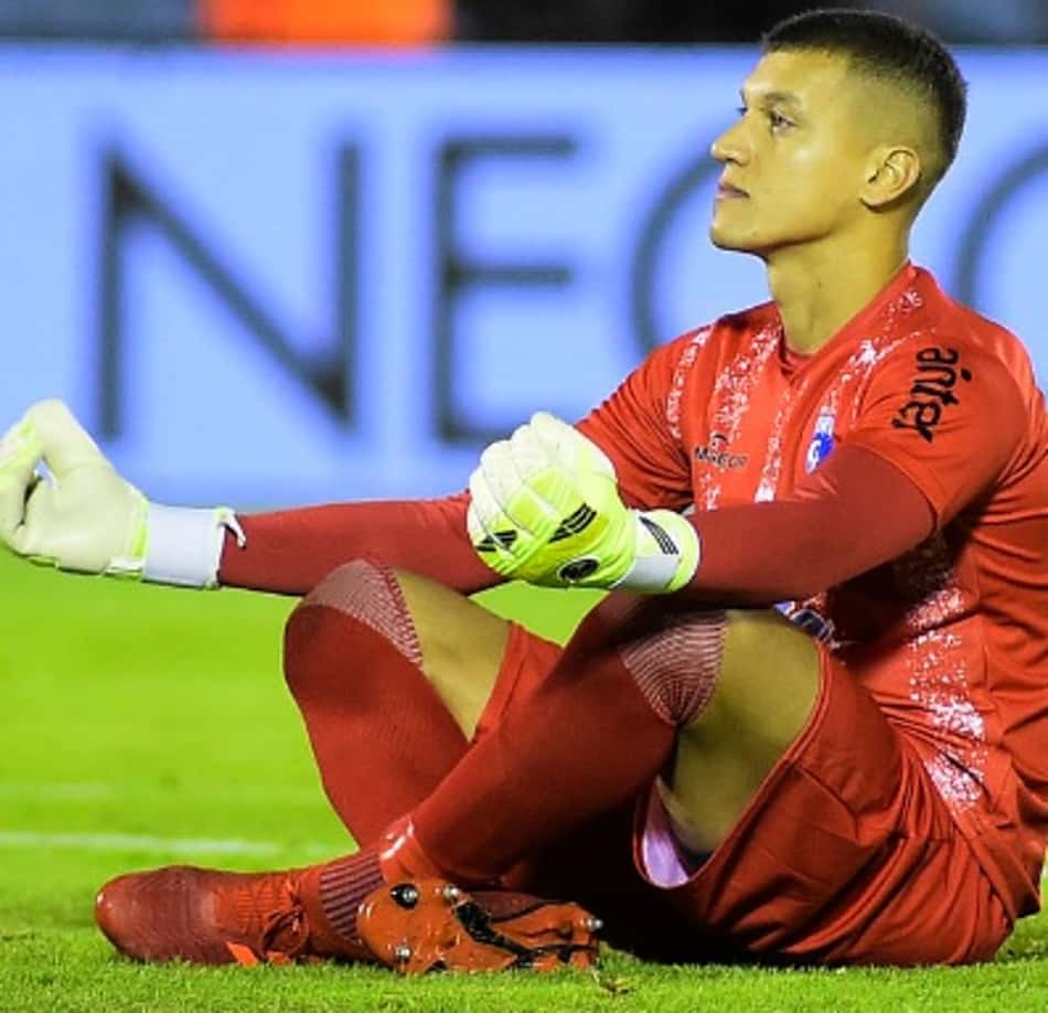 Goleiro foi afastado de amistoso no Uruguai por conta de 'meditação'; Entenda