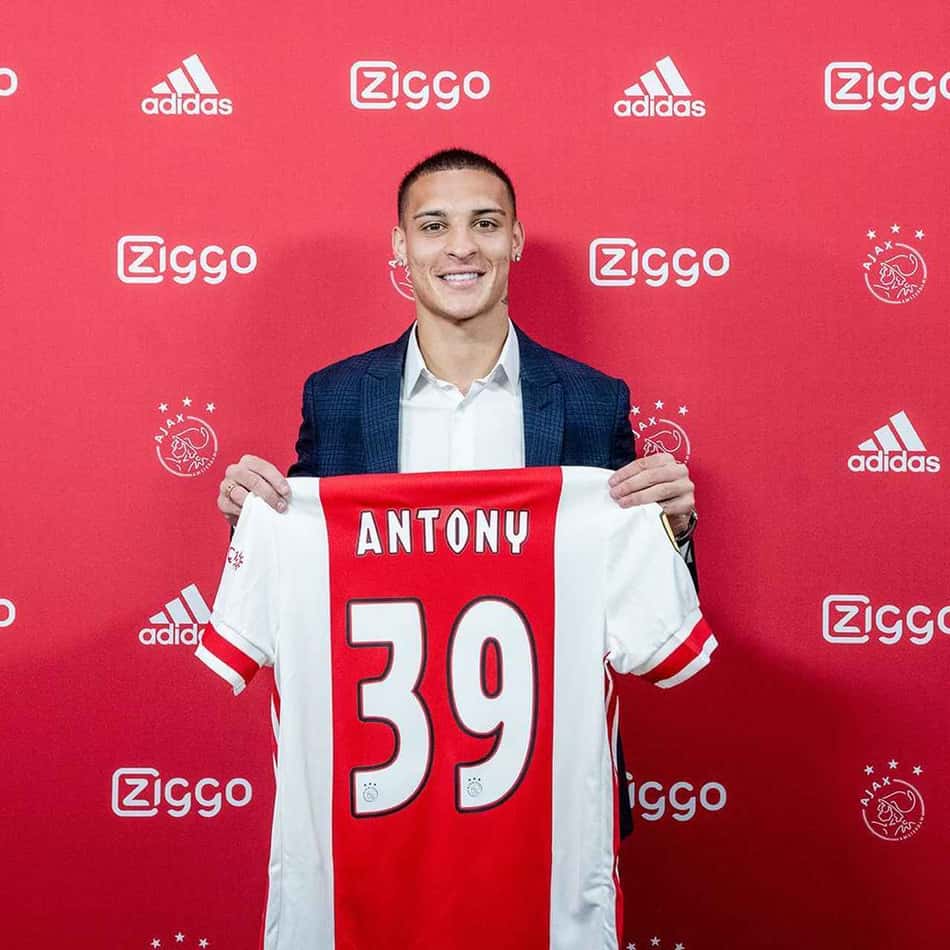 Ligação com o número 39 é explicada pelo atacante Antony
