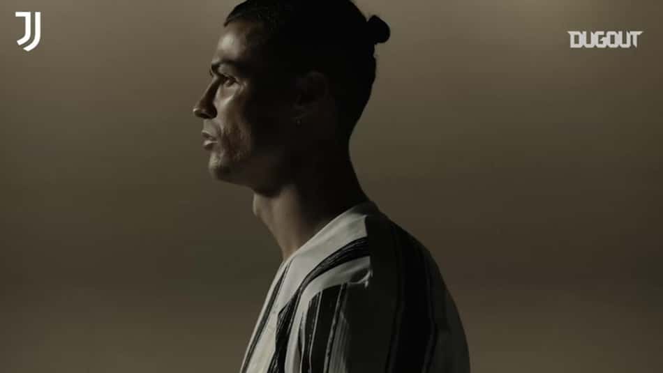 Com Cristiano Ronaldo e Dybala, Juventus apresenta nova camisa