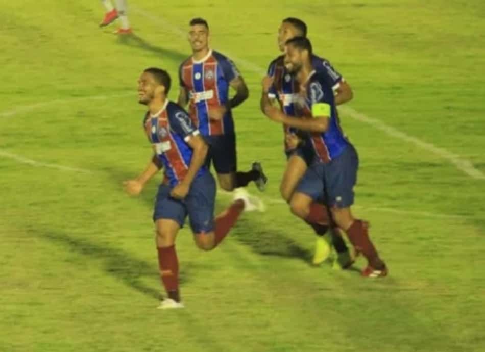 Bahia abre vantagem contra o Jacupiense na semi do Baianão
