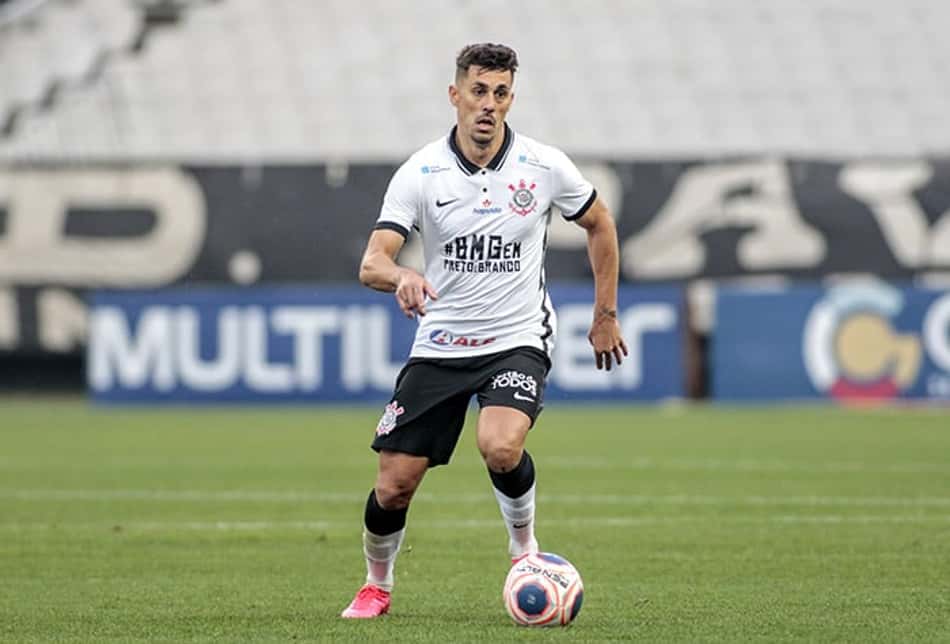 LANCE! Rápido: Danilo Avelar perto do América-MG, novo atacante no Internacional e mais!