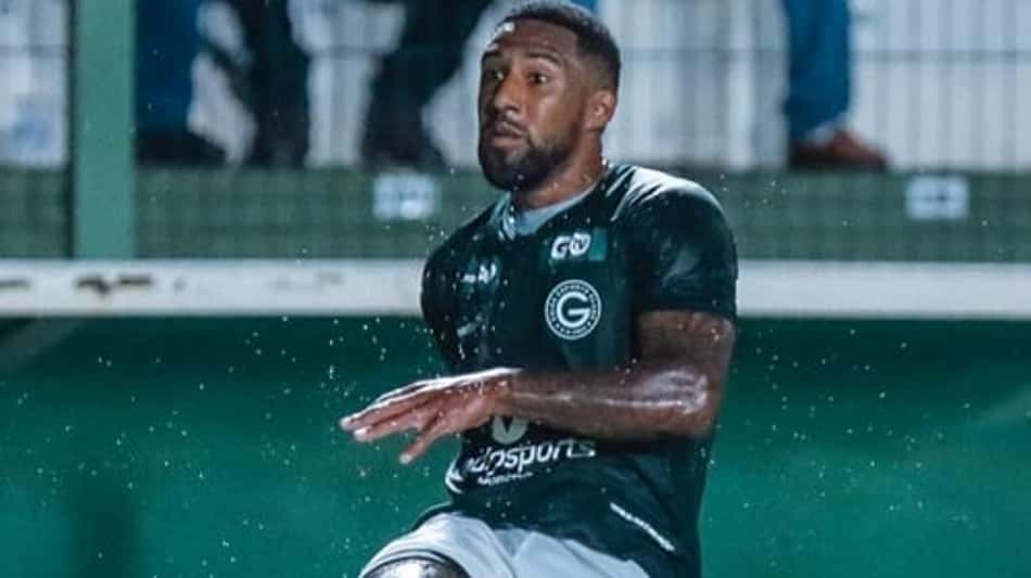 Vidal crê em mais oportunidades no Goiás com novo treinador